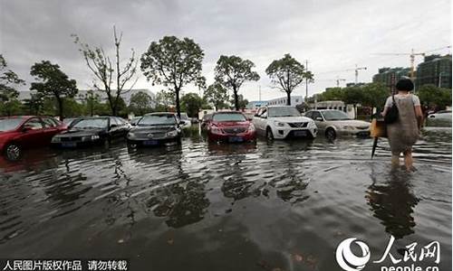 江苏南通暴雨最新通知_南通昨晚暴雨新闻